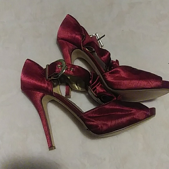 Shoes - Picture 2 of 2